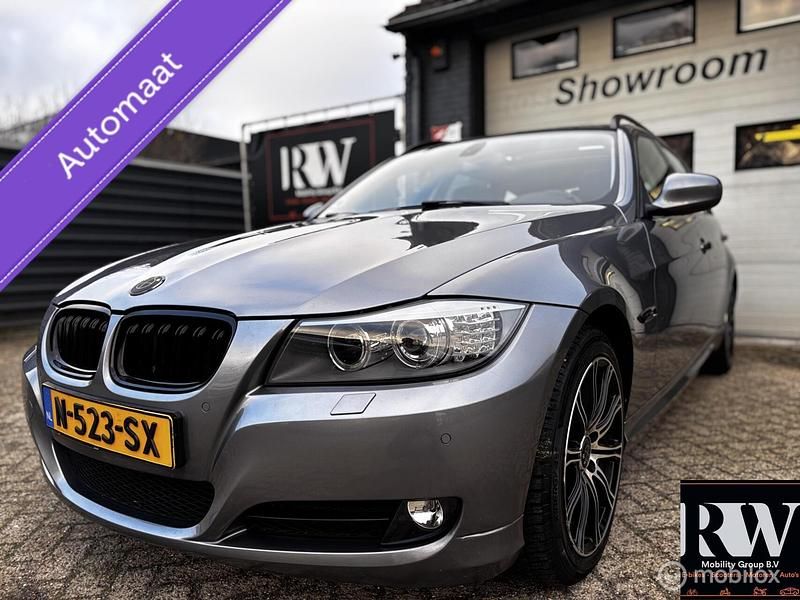 Grijs Gebruikt 2009 BMW 318 Sport Line Stationwagen | € 7.495 (Iets duurder) - Afbeelding 1/4