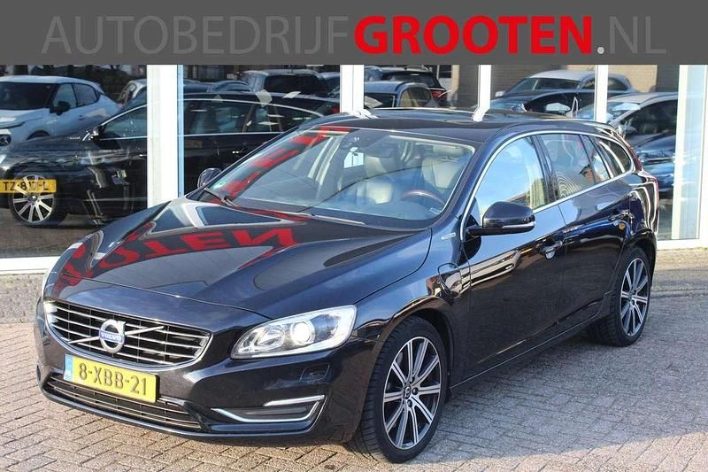 Zwart (metallic) Occasion 2014 Volvo V60 Stationwagen | € 5.988 (Goede deal) - Afbeelding 1/4