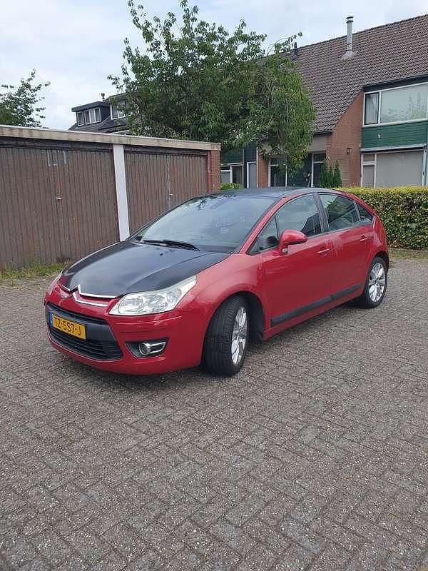 Rood Gebruikt 2009 Citroën C4 Prestige Hatchback | € 2.500 (Eerlijke prijs) - Afbeelding 1/4