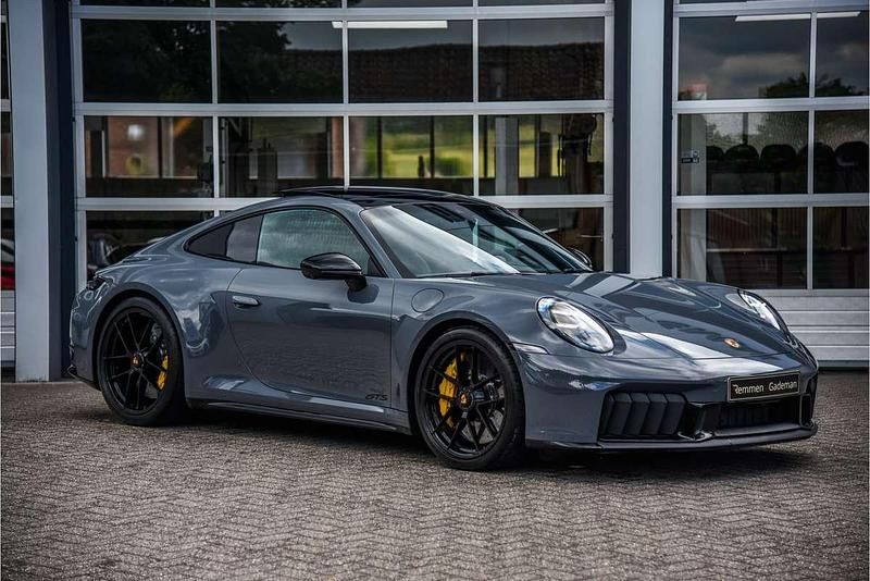 Grijs Nieuw 2025 Porsche 911 Carrera GTS Coupé | € 269.875 (Goede deal) - Afbeelding 1/4