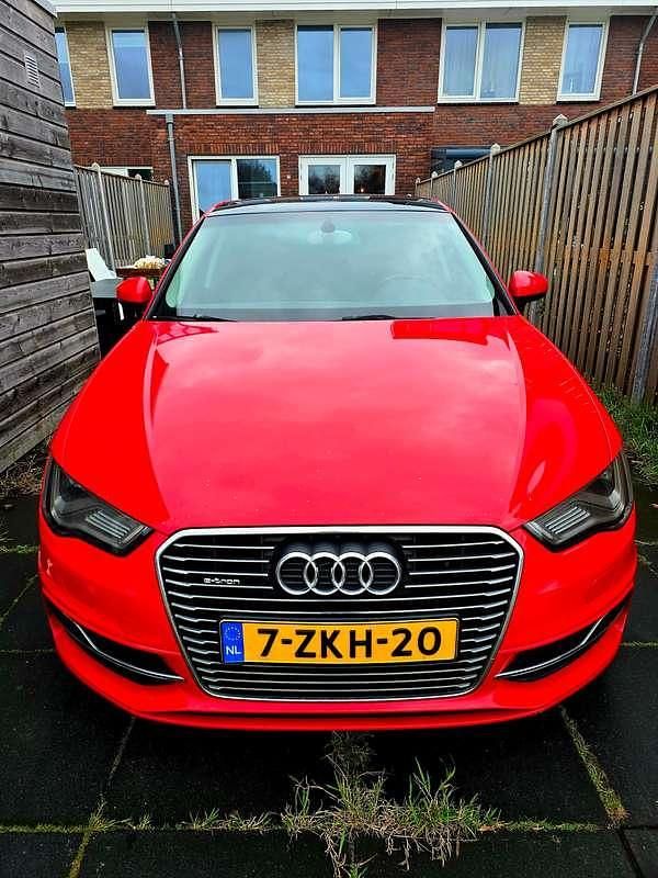 Occasion Audi A3 Sportback e-tron 204 PK (150 kW) 2015 Rood Hatchback