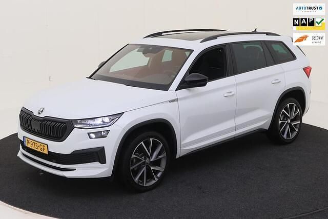 Wit Gebruikt 2022 Skoda Kodiaq SportLine SUV | € 32.945 (Eerlijke prijs) - Afbeelding 1/4