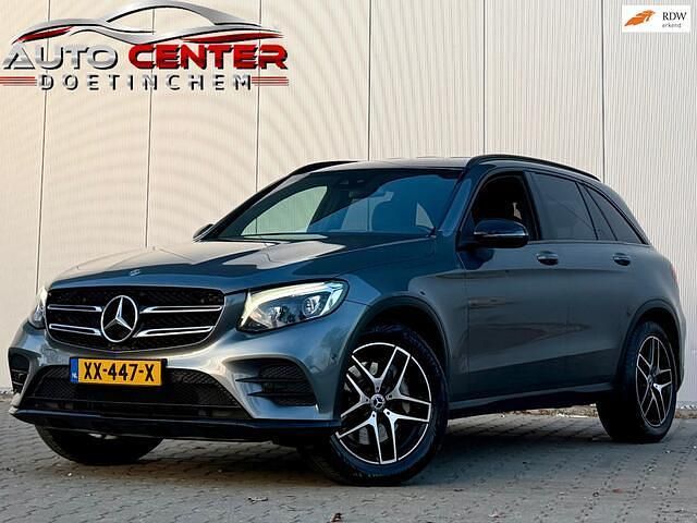 Grijs Gebruikt 2017 Mercedes GLC350 Prestige SUV | € 29.950 (Eerlijke prijs) - Afbeelding 1/4