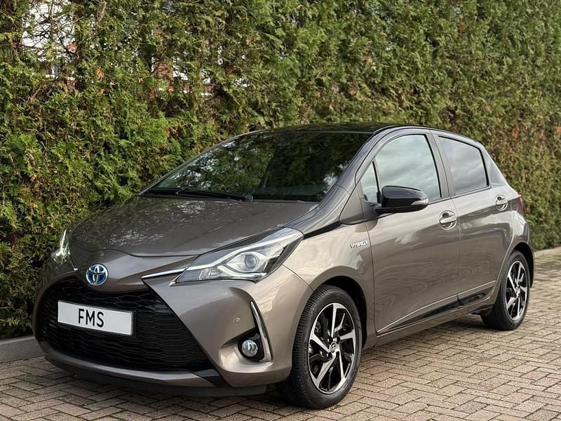 Occasion Toyota Yaris Hybrid 73 PK (53 kW) 2019 Grijs Hatchback