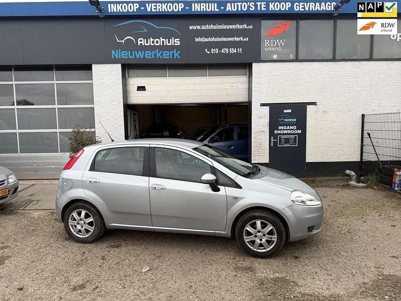 Grijs Gebruikt 2007 Fiat Grande Punto Dynamic Hatchback | € 2.999 (Iets duurder) - Afbeelding 1/4