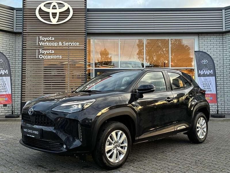 Zwart Gebruikt 2024 Toyota Yaris Cross SUV | € 27.900 (Eerlijke prijs) - Afbeelding 1/4