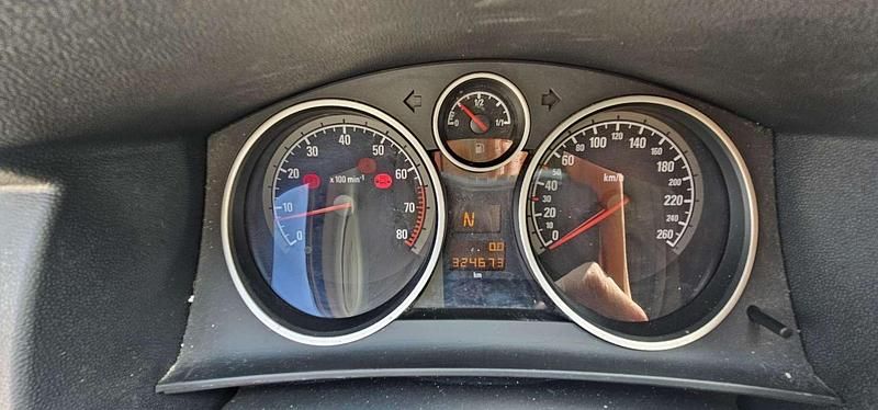 Blauw Gebruikt 2005 Opel Astra Executive Hatchback | € 1.250 (Eerlijke prijs) - Afbeelding 1/4