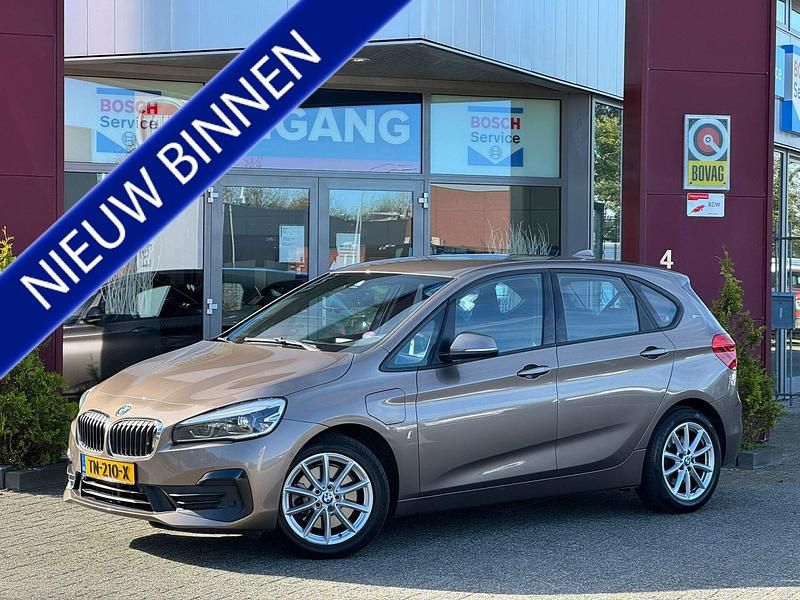 Geel Gebruikt 2018 BMW 225 Active Tourer Executive MPV | € 13.950 (Eerlijke prijs) - Afbeelding 1/4