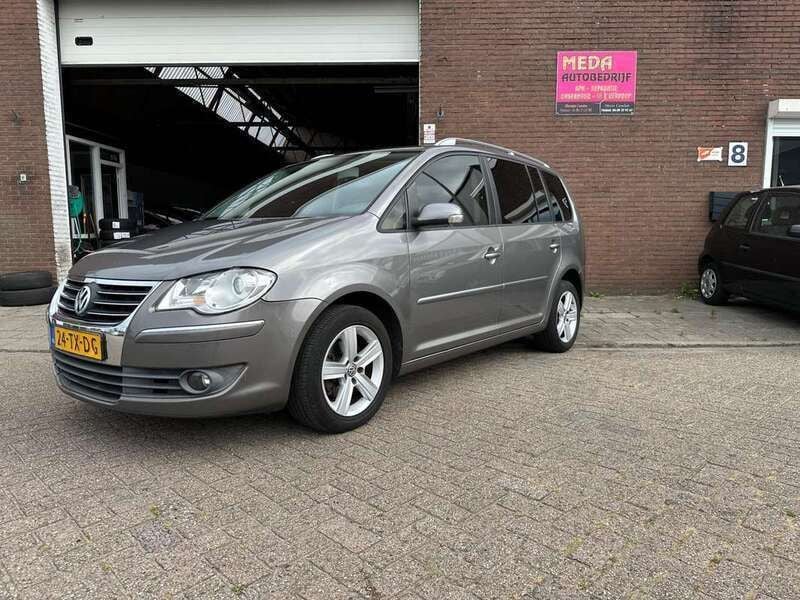 Grijs Gebruikt 2007 VW Touran Highline MPV | € 3.249 (Eerlijke prijs) - Afbeelding 1/4