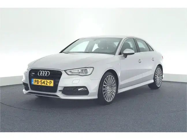 Grijs Gebruikt 2015 Audi A3 Ambition Sedan | € 16.949 (Eerlijke prijs) - Afbeelding 1/4