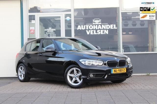 Zwart Gebruikt 2017 BMW 118 Executive Hatchback | € 14.990 (Goede deal) - Afbeelding 1/4