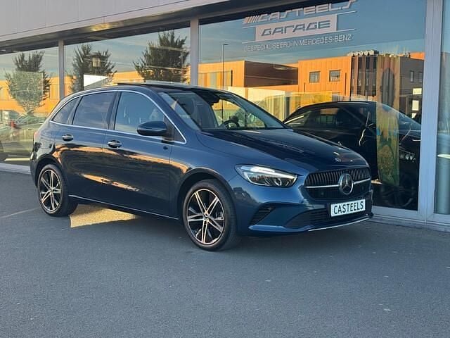 Blauw Gebruikt 2023 Mercedes B250 Luxury MPV | € 35.750 (Eerlijke prijs) - Afbeelding 1/4
