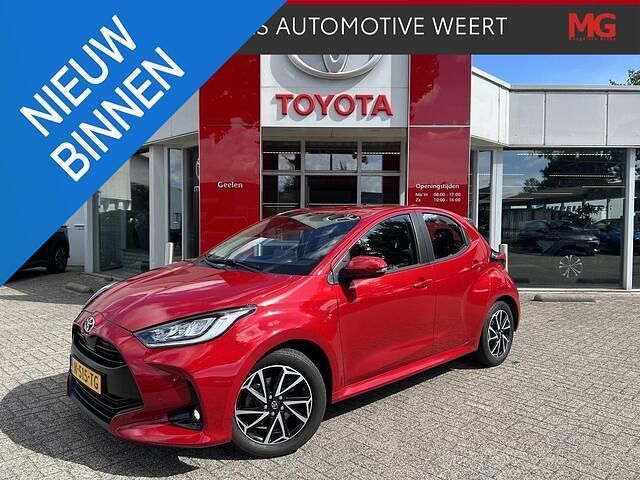 Rood Gebruikt 2022 Toyota Yaris Hatchback | € 21.445 (Eerlijke prijs) - Afbeelding 1/4