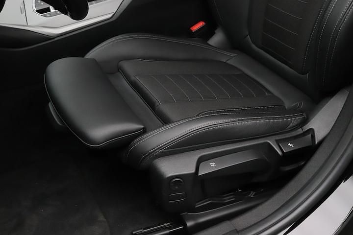 Occasion BMW 330e Executive 184 PK (135 kW) 2022 Zwart Stationwagen