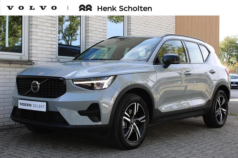 Grijs Gebruikt 2024 Volvo XC40 Plus SUV | € 41.950 (Eerlijke prijs) - Afbeelding 1/4