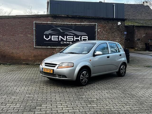 Grijs Gebruikt 2004 Chevrolet Kalos Hatchback | € 1.499 (Eerlijke prijs) - Afbeelding 1/4