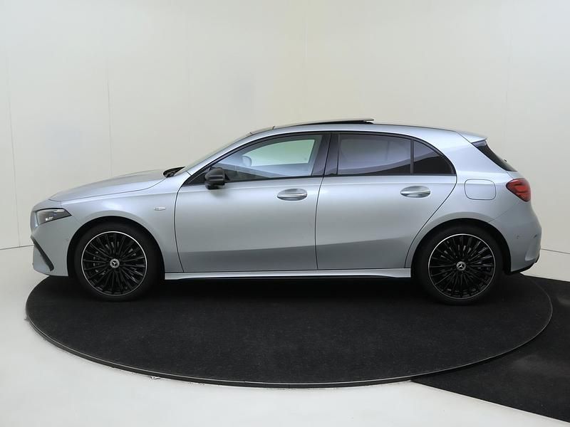 Occasion Mercedes A250 AMG line 218 PK (160 kW) 2025 Grijs Hatchback