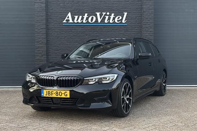 Zwart Gebruikt 2022 BMW 330 Stationwagen | € 27.445 (Super prijs) - Afbeelding 1/4