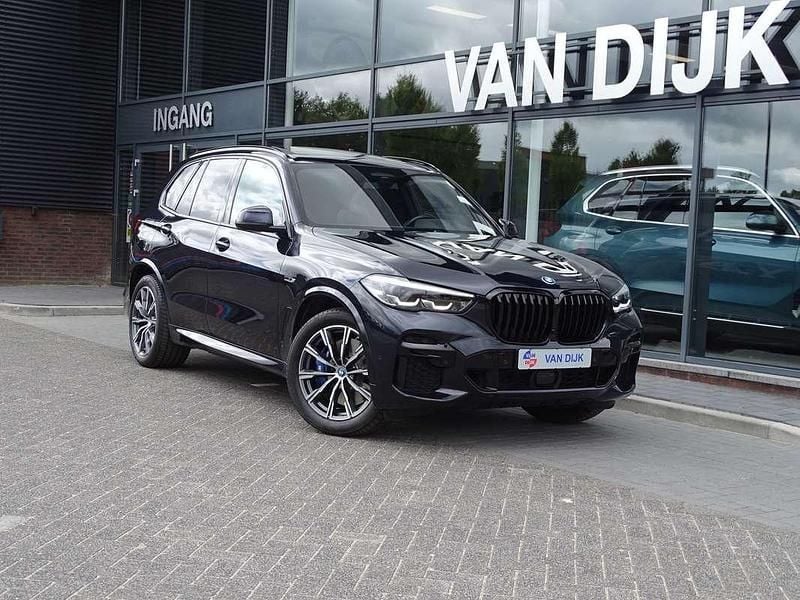 Zwart, metallic lak Gebruikt 2022 BMW X5 M Sport SUV | € 66.850 (Goede deal) - Afbeelding 1/4