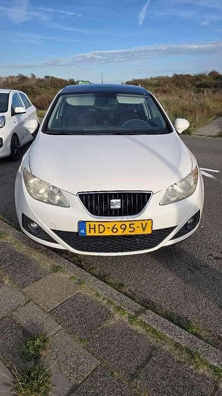 Wit Gebruikt 2009 Seat Ibiza Hatchback | € 3.300 (Iets duurder) - Afbeelding 1/4