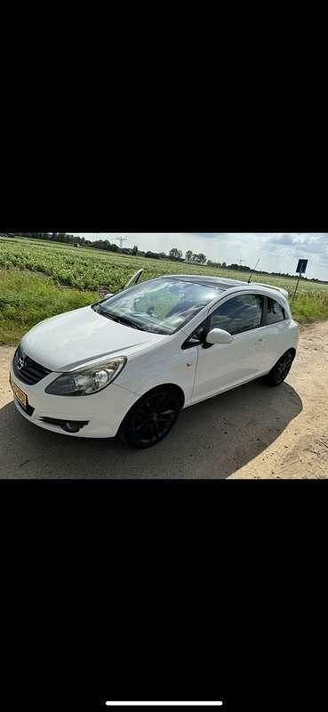 Wit Gebruikt 2010 Opel Corsa Edition Hatchback | € 3.995 (Eerlijke prijs) - Afbeelding 1/4