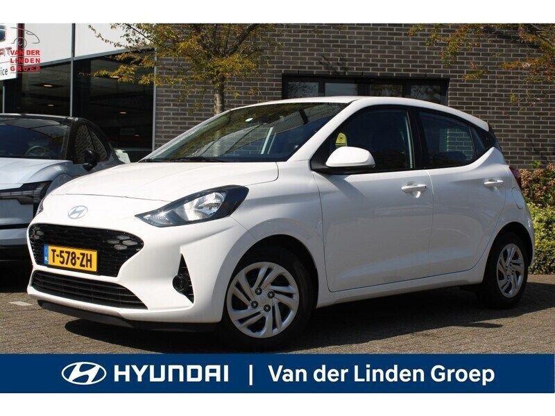 Wit Gebruikt 2023 Hyundai i10 Comfort Hatchback | € 16.450 (Eerlijke prijs) - Afbeelding 1/4
