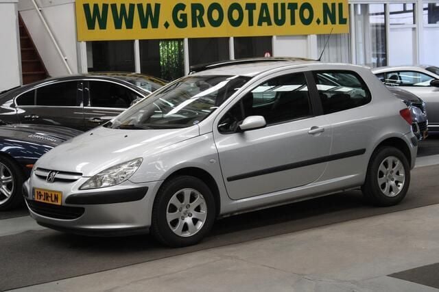 Grijs Gebruikt 2002 Peugeot 307 Hatchback | € 1.744 (Eerlijke prijs) - Afbeelding 1/4