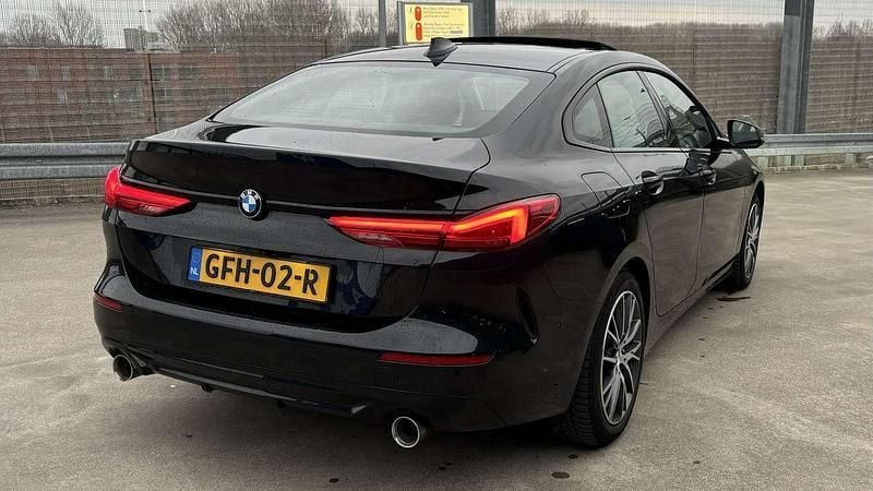 Zwart Gebruikt 2021 BMW 220 Sedan | € 27.950 (Eerlijke prijs) - Afbeelding 1/4