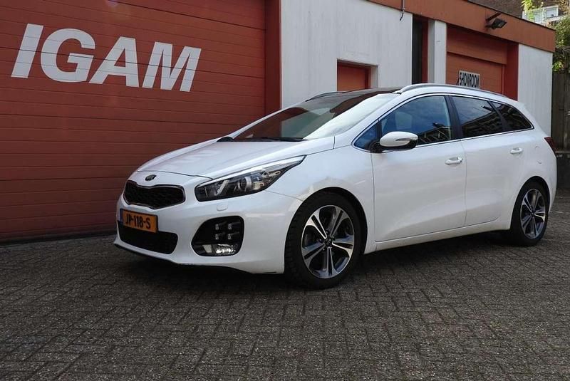 Wit Gebruikt 2016 Kia Ceed GT-Line Hatchback | € 6.400 - Afbeelding 1/4