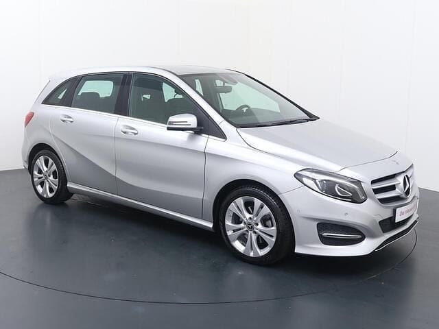Grijs Gebruikt 2017 Mercedes B180 Ambition MPV | € 16.840 (Eerlijke prijs) - Afbeelding 1/2