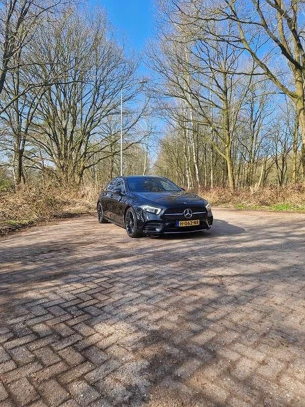 Zwart Gebruikt 2019 Mercedes A200 AMG line Hatchback | € 19.500 (Eerlijke prijs) - Afbeelding 1/4