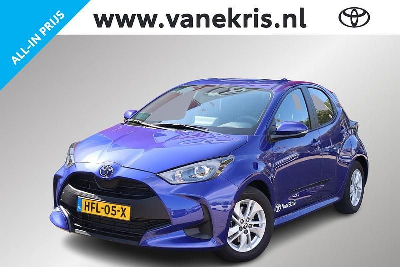 Blauw Occasion 2025 Toyota Yaris Hybrid Comfort Hatchback | € 24.999 (Eerlijke prijs) - Afbeelding 1/4