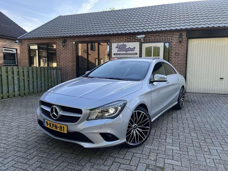 Grijs Gebruikt 2013 Mercedes CLA200 Ambition Sedan | € 14.950 (Eerlijke prijs) - Afbeelding 1/4