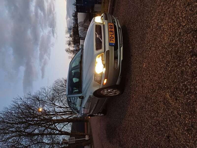 Blauw Gebruikt 2002 Volvo V40 Stationwagen | € 1.250 (Iets duurder) - Afbeelding 1/4