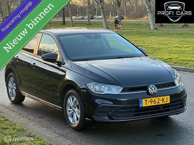 Zwart Occasion 2022 VW Polo Hatchback | € 13.950 (Super prijs) - Afbeelding 1/4