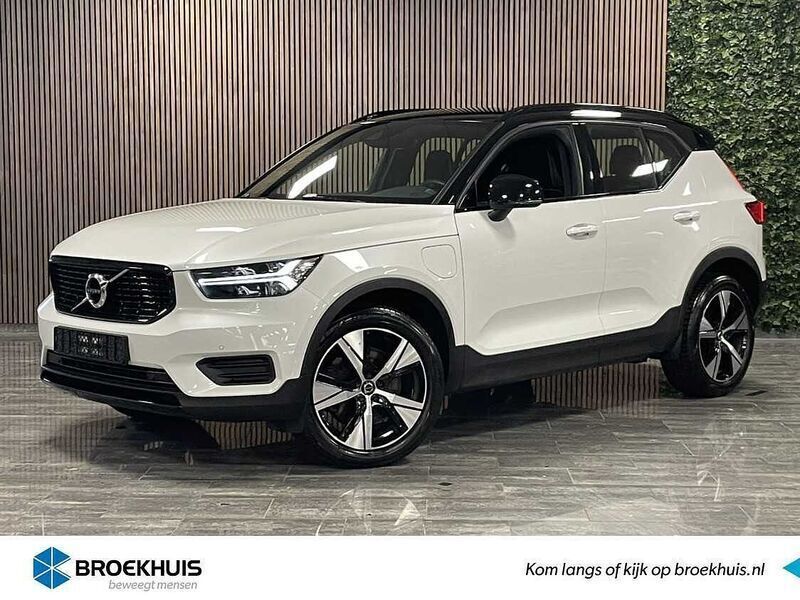 Wit, metallic lak Gebruikt 2020 Volvo XC40 R-Design SUV | € 32.900 (Eerlijke prijs) - Afbeelding 1/3