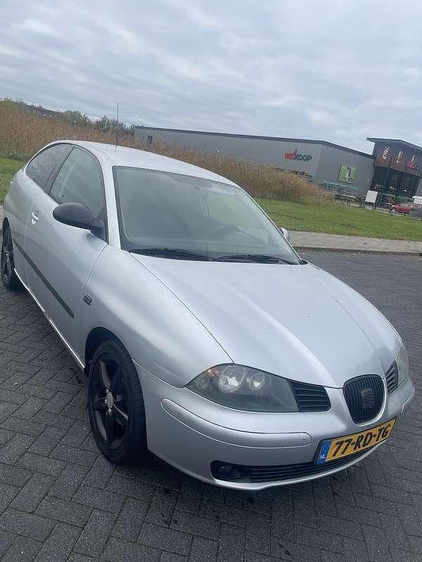 Grijs Gebruikt 2005 Seat Ibiza Sport Hatchback | € 750 (Goede deal) - Afbeelding 1/4