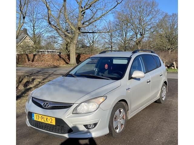 Grijs (metallic) Occasion 2011 Hyundai i30 Stationwagen | € 1.650 (Goede deal) - Afbeelding 1/4