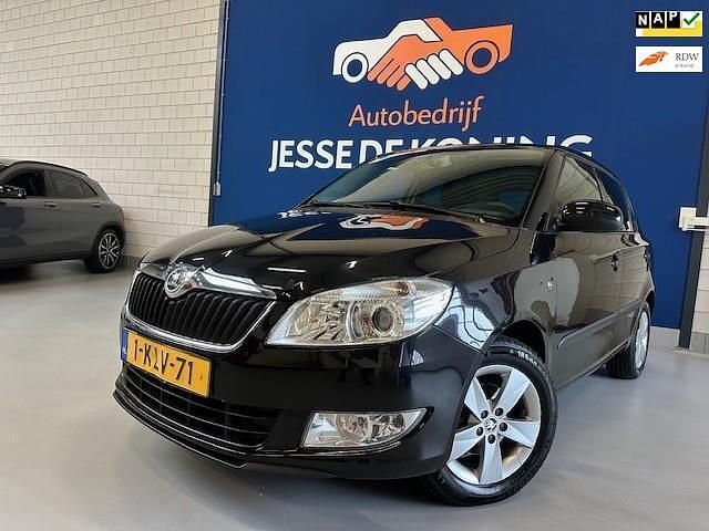 Zwart (metallic) Occasion 2013 Skoda Fabia Fresh Hatchback | € 5.950 (Iets duurder) - Afbeelding 1/4