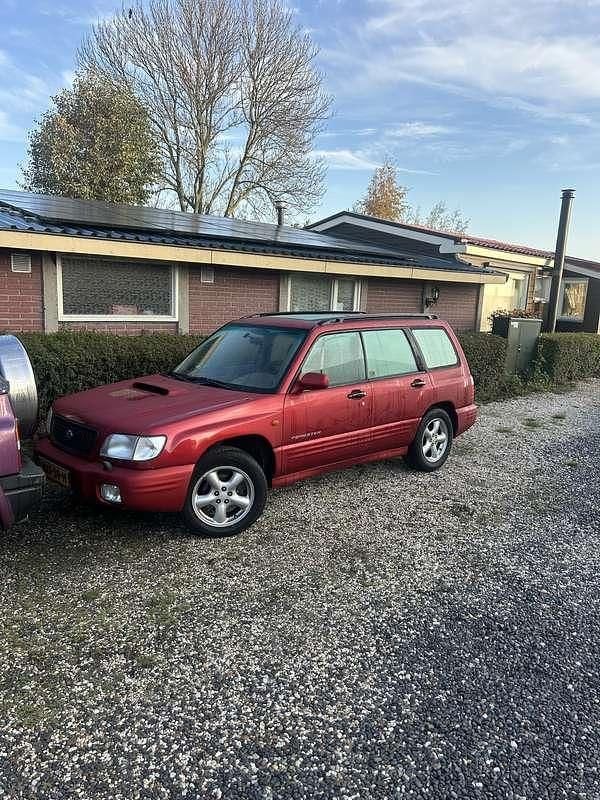 Rood Gebruikt 2001 Subaru Forester SUV | € 4.500 (Goede deal) - Afbeelding 1/4