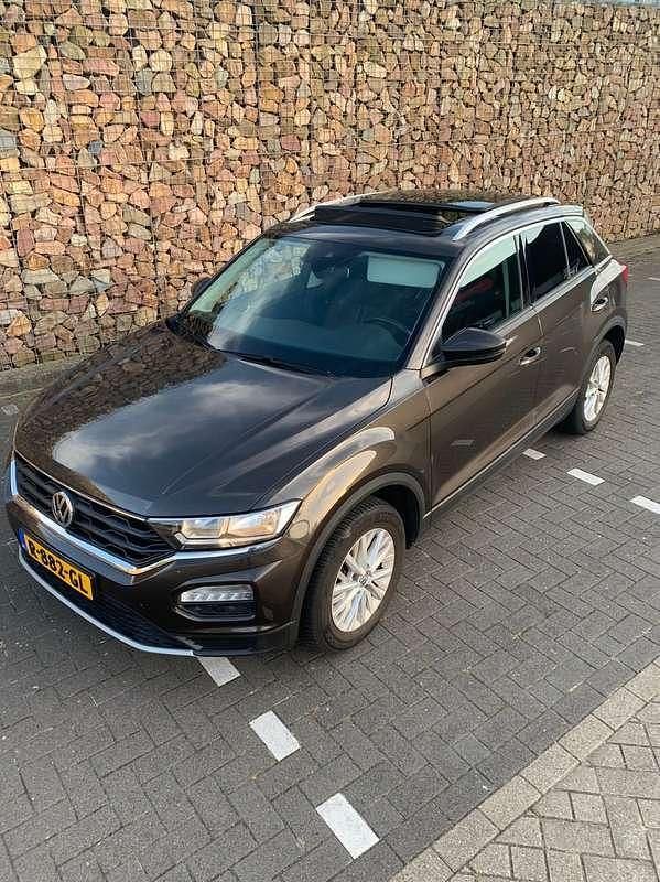 Bruin Gebruikt 2019 VW T-Roc SUV | € 14.115 (Super prijs) - Afbeelding 1/4