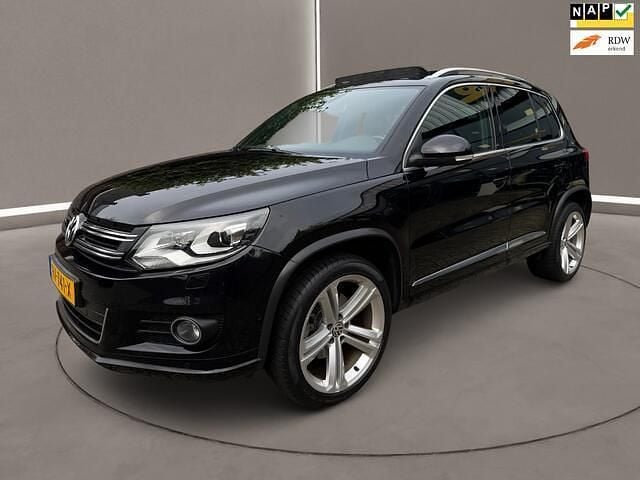 Zwart Gebruikt 2016 VW Tiguan R-line Edition SUV | € 16.950 (Super prijs) - Afbeelding 1/4