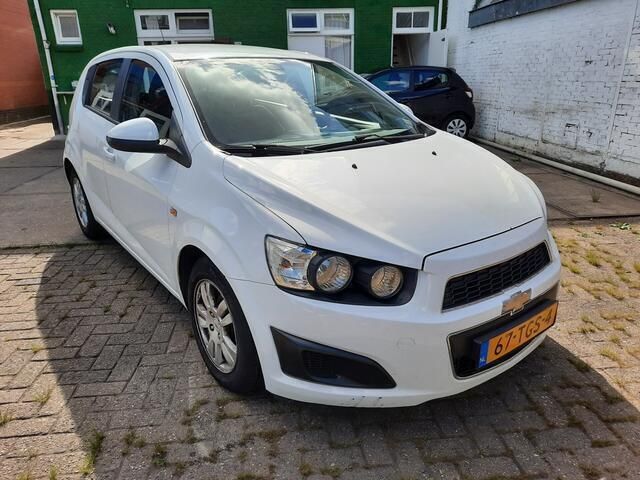 Wit Gebruikt 2012 Chevrolet Aveo Hatchback | € 2.450 (Eerlijke prijs) - Afbeelding 1/4