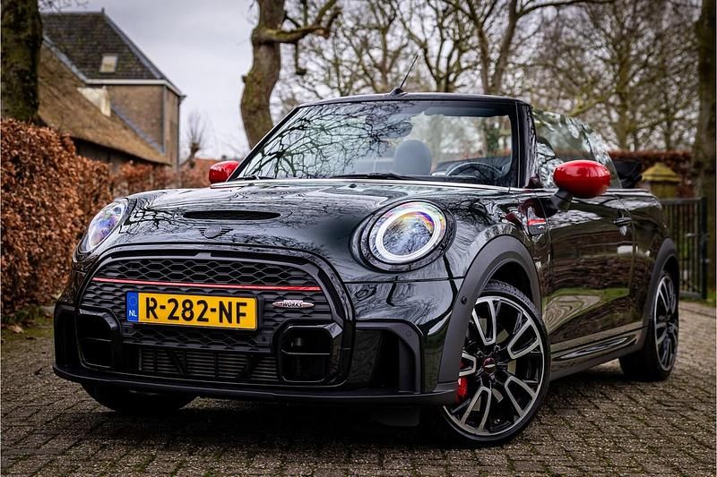 Groen (metallic) Occasion 2022 Mini John Cooper Works Cabriolet Cabriolet | € 39.945 (Eerlijke prijs) - Afbeelding 1/4
