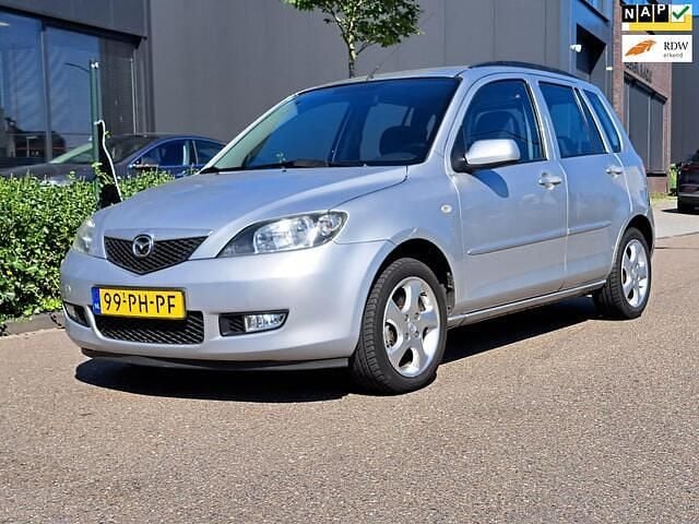 Grijs Gebruikt 2004 Mazda 2 Touring MPV | € 999 - Afbeelding 1/4