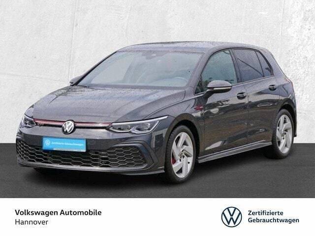 Grijs Gebruikt 2023 VW Golf VIII GTI Sedan | € 33.876 (Goede deal) - Afbeelding 1/4