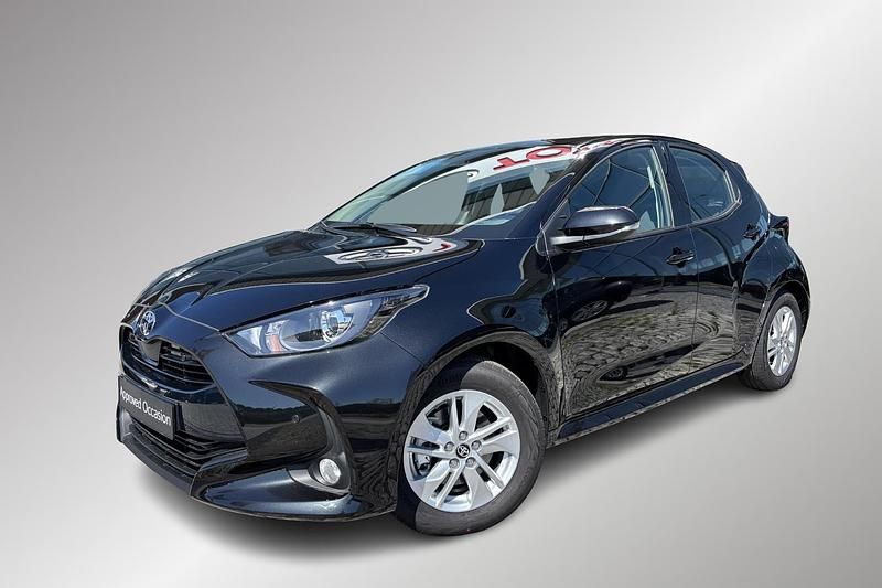 Zwart Nieuw 2025 Toyota Yaris Hybrid Active Hatchback | € 26.295 (Goede deal) - Afbeelding 1/1