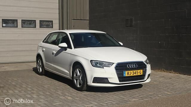 Wit Gebruikt 2018 Audi A3 Sportback Hatchback | € 14.650 (Goede deal) - Afbeelding 1/4