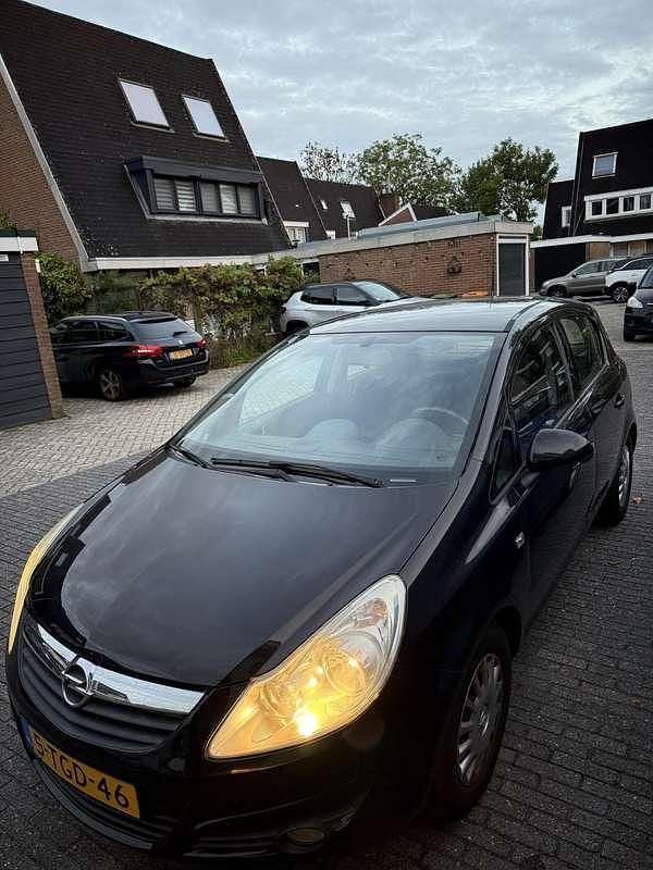 Zwart Gebruikt 2010 Opel Corsa Edition MPV | € 2.950 (Goede deal) - Afbeelding 1/4