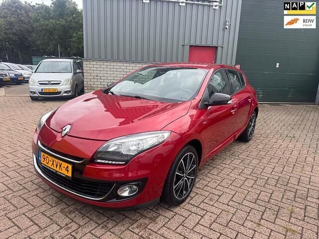 Rood Gebruikt 2012 Renault Mégane III Bose Edition Hatchback | € 4.250 (Eerlijke prijs) - Afbeelding 1/4